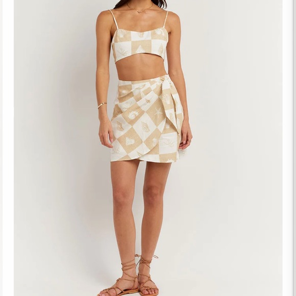 DISSH linen set is size 8. - Picture 4 of 10